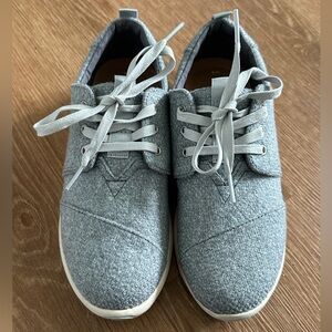 Toms Women’s Gray Lace-Up Shoes